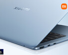 A(z) Panther Lake Xiaomi Book Pro 14 készülék 72 Wh kapacitású akkumulátorral rendelkezik. Képünkön: a laptop oldalát mutató promóciós kép.