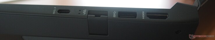 Jobb oldal: (DP 1.4 + PD), RJ45 LAN, USB-A 3.0, HDMI 2.1