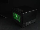 Egyedi mini-ITX játék PC az ASRock Deskmeet X300 barebone készletben. (Kép forrása: ETA Prime a YouTube-on, screenshot)