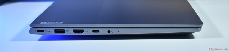 csatlakozók: Thunderbolt 4, USB-A 3.2 Gen 1, HDMI, Thunderbolt 4, 3,5 mm-es audio