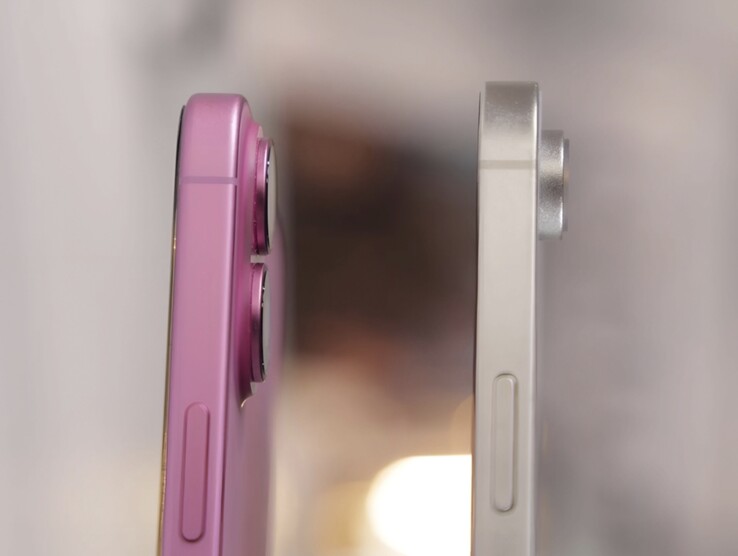 Apple az iPhone SE 4 próbabábu az iPhone 16 mellett. (Kép forrása: Majin Bu)