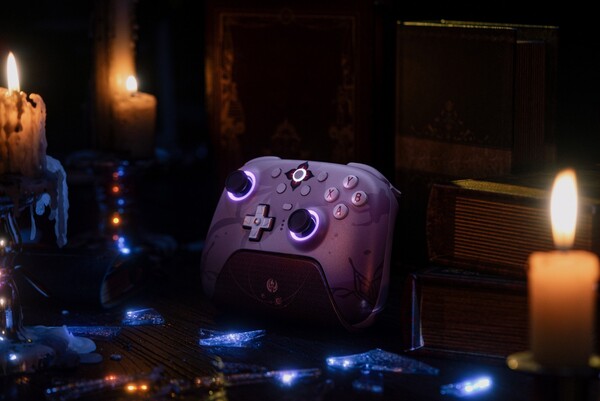 A 8BitDo Ultimate 2 vezeték nélküli vezérlő (Honkai: Star Rail - Evernight) RGB fénygyűrűkkel rendelkezik. (Kép forrása: 8BitDo)