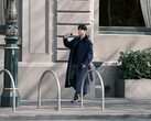 Az interneten keringő fotón egy Jay Chou-ra hasonlító férfi látható, aki egy még meg nem jelent vivo mobiltart a kezében, valószínűleg az X500 Pro Max modellt.
