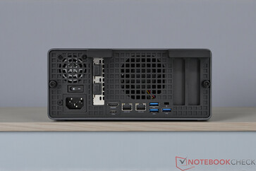 Minisforum MS-02 Ultra - Csatlakozások a hátlapon