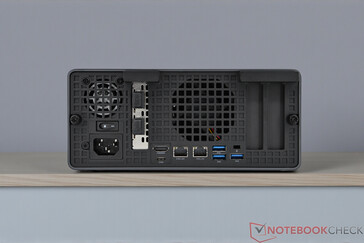 Minisforum MS-02 Ultra - Csatlakozások a hátlapon