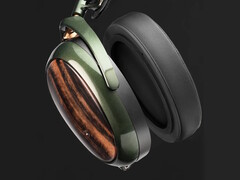 A Meze Audio Strada fülpárnái mágnesesen rögzülnek a fejhallgatóhoz, így könnyen cserélhetők. (Kép forrása: Meze Audio)