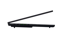Razer Blade 18 játék laptop oldalszög (Kép forrása: Razer PR)
