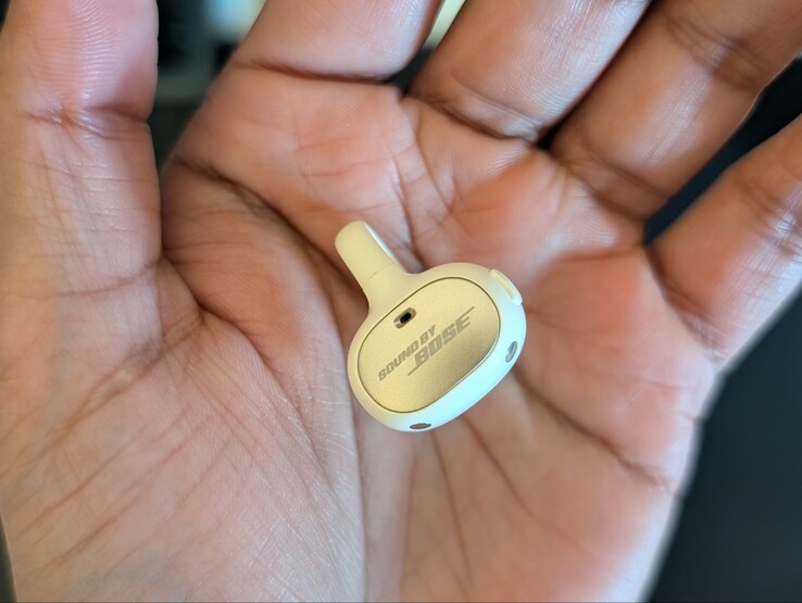 Közelkép a fülön kívül eső oldalról