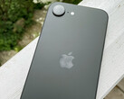 A Apple iPhone 16e. (Kép forrása: Notebookcheck/Manuel Masiero)