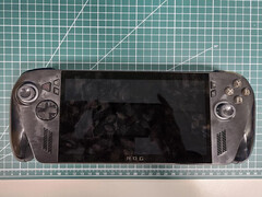 Az Asus várhatóan az itt látható modellt ROG Ally 2 (Xbox Edition) néven fogja kiadni. (Kép forrása: via @94G8LA)