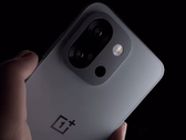 A OnePlus 13T, egy kompakt zászlóshajó telefon, amely az év elején jelent meg. (Kép forrása: OnePlus)