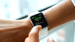 A Apple Watch 11 és a Apple Watch Ultra 3 kínálhat vérnyomásérzékelést, és a Apple Watch 12-től kezdve várható egy nagyobb átalakítás. (Kép forrása: Qardio)