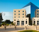 A Dell Technologies egyik létesítményének külseje a vállalat logójával.