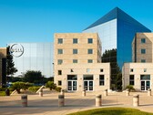 A Dell Technologies egyik létesítményének külseje a vállalat logójával.