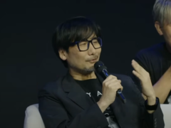 Hideo Kojima interakcióban a rajongókkal a Death Stranding World Tour során Szaúd-Arábiában (kép forrása: PlayStation Arabia YT)