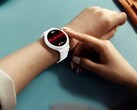 A Huawei Watch 6 Pro opcionálisan fehér kerámia tokban is kapható.