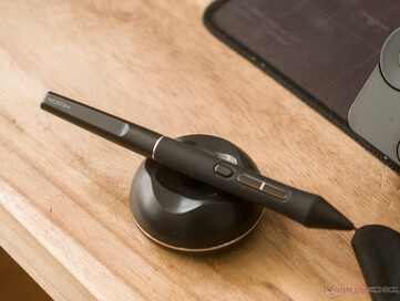 Huion Kamvas 16 Gen 3 tolltartó állvány váltakozó pozícióban