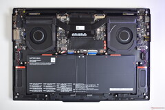 Bepillantás a Lenovo ThinkPad X9-15p Gen 1 Aura Edition belsejébe