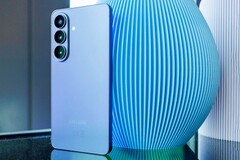 Az Apple iPhone 17 és a képen látható Galaxy S26 is a prémium okostelefonok trendjének haszonélvezői közé tartoznak