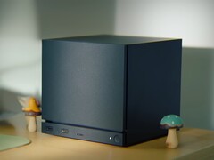 A Valve Steam Machine az asztalon