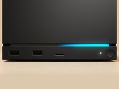 A Valve Steam Machine előlapja, két USB-porttal, egy USB-C porttal, egy bekapcsoló LED-del, egy kerek bekapcsológombbal és egy kék LED-csíkkal. (Kép forrása: Valve)