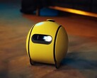 A Samsung Ballie egyszerre mobil biztonsági kamera és projektor.