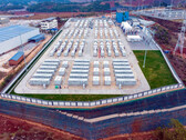 Hibrid nátrium-lítium akkumulátoros energiatároló állomás. (Kép forrása: Xinhua)