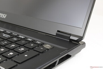 A zsanér merevsége tisztességes, de lehetett volna erősebb a mérethez képest