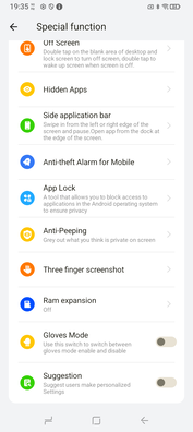 Rengeteg extra funkció. (Kép forrása: Sergey Tarasov - Notebookcheck)