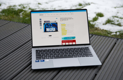 GeekBook X14 Pro - kültéri használat borult égbolt alatt