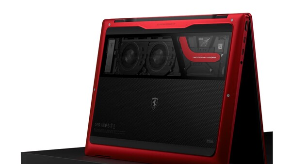 A HP Limited Edition Scuderia Ferrari notebook alján üvegablak található.