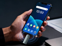 Nem világos, hogy a PlugOS milyen Android verzión alapul. Képeken: PlugMate fut egy iPhone-on keresztül. (Kép forrása: TrustKernel)