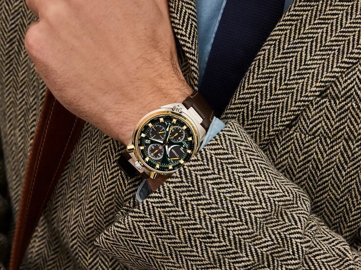 A Citizen Promaster Tsuno Chrono Racer karórát viselő csuklóról készült szögből készült felvétel.