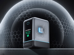 A digitális kijelzőn megjeleníthető a gyorstöltés állapota. A képen: egy promóciós kép, amely az adapter képernyőjét és belsejét mutatja.