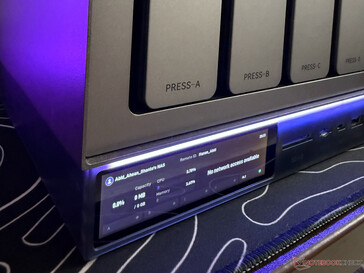 A NAS beépített kijelzője