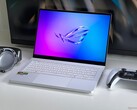 Asus ROG Zephyrus G14 2025. (Kép forrása: Andreas Osthoff/Notebookcheck)