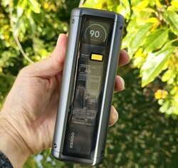 A Xiaomi Powerbank 25000 kompakt, de nehéz