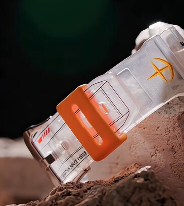 Casio G-Shock x Mobile Suit Gundam DW-5600 kijelzőn látható