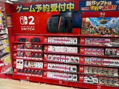 Nintendo Switch 2 kijelző a japán boltban (Kép forrása: Nintendeal X account)