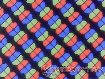 Éles szubpixelek minimális szemcsézettséggel a fényes fedőréteg miatt