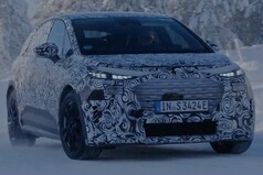 A kezdeti vázlatok után az új Audi A2 e-tron most a valóságban is megjelenik álcafóliában az észak-svédországi jégen és havon, valamint a szélcsatornában végzett tesztvezetések során.