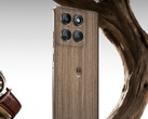 A Motorola Edge 60 Pro már fából készült kivitelben is kapható Kínában. (Kép forrása: Motorola)