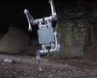 Az Unitree A2 Stellar Hunter nemcsak táncolni tud, hanem akár 66 fontot is képes a hátán cipelni. (Kép forrása: Untitree via YouTube) 