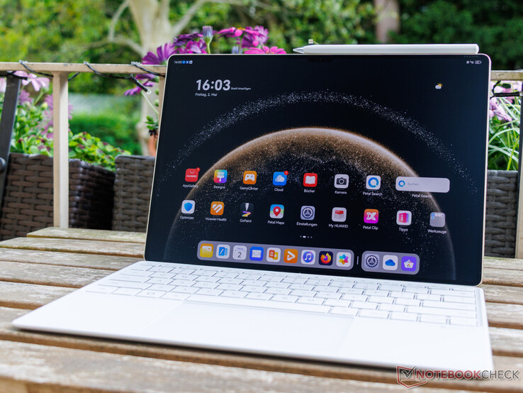 Egy kép a Huawei MatePad 13.2 (2025) készülékről a referenciaként. (Kép forrása: Notebookcheck)