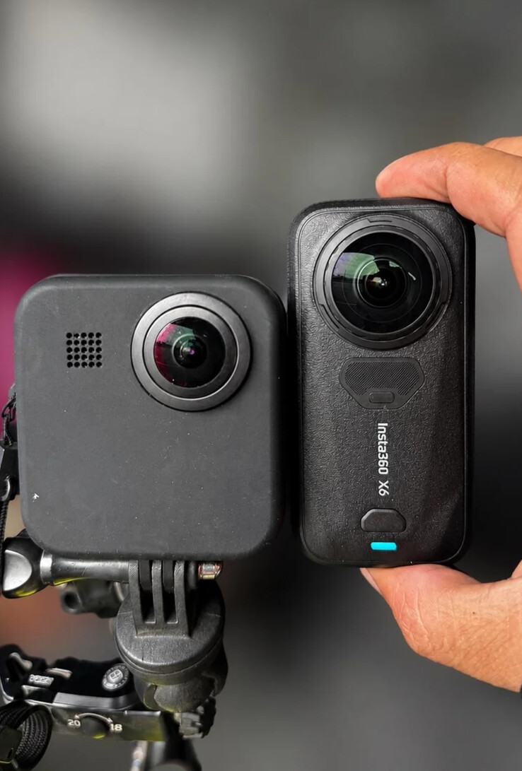 Az Insta360 X6 a GoPro Max 360 akciókamerával együtt.