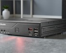 A Shuttle XPC Slim DH810 mini PC az ipari informatikai közönség célkeresztjében van. (Kép forrása: Shuttle, szerkesztve)