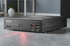 A Shuttle XPC Slim DH810 mini PC az ipari informatikai közönség célkeresztjében van. (Kép forrása: Shuttle, szerkesztve)
