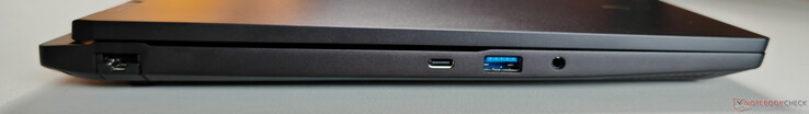 Balra: Gigabit Ethernet, USB-C 3.2 Gen.2 (10 GBit/s, DisplayPort 1.4a az iGPU-n keresztül, 100W Power Delivery), USB-A 3.2 Gen.1 (5 GBit/s), 3,5 mm-es hangszóró