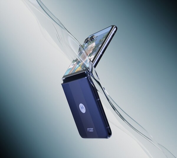 A Motorola Razr+ 2025 a Razr Ultra készülékhez hasonlóan IP48-as besorolással rendelkezik. (Kép forrása: Motorola)