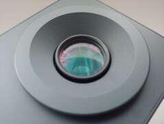 A projektorhoz nem tartozik lencsesapka. (Kép forrása: Notebookcheck)
